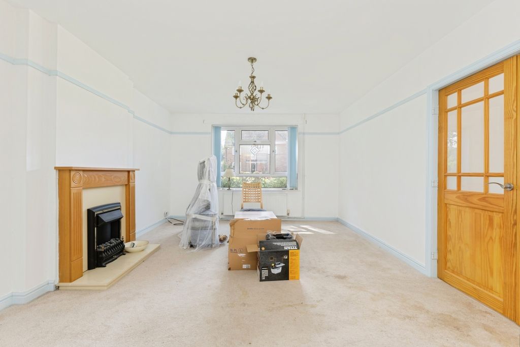 Property photo 3 of 17 Photo