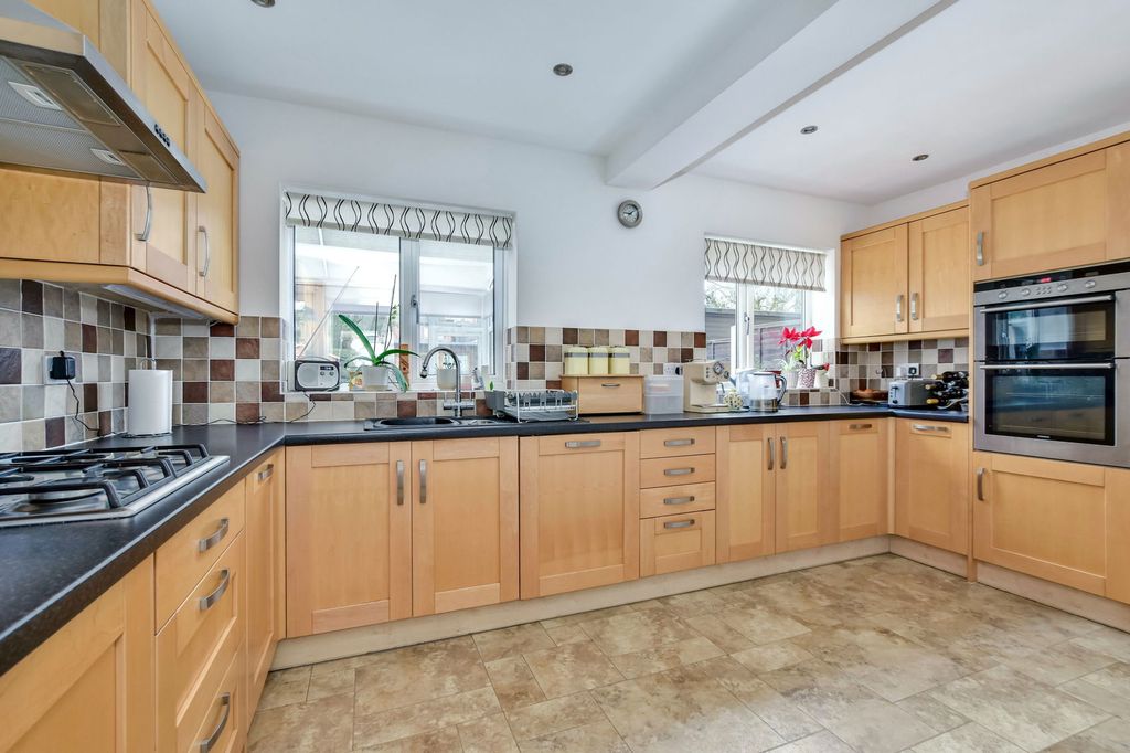 Property photo 2 of 14