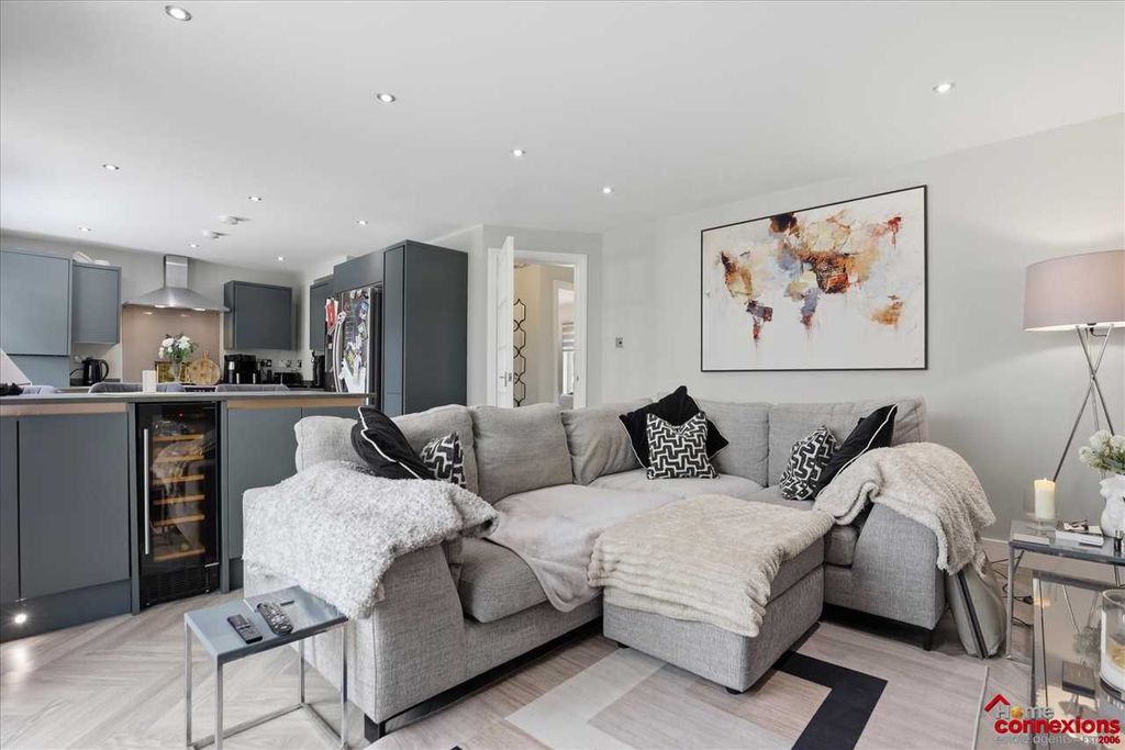 Property photo 2 of 33 Open Plan Lounge Dining & Kitchen (1)
