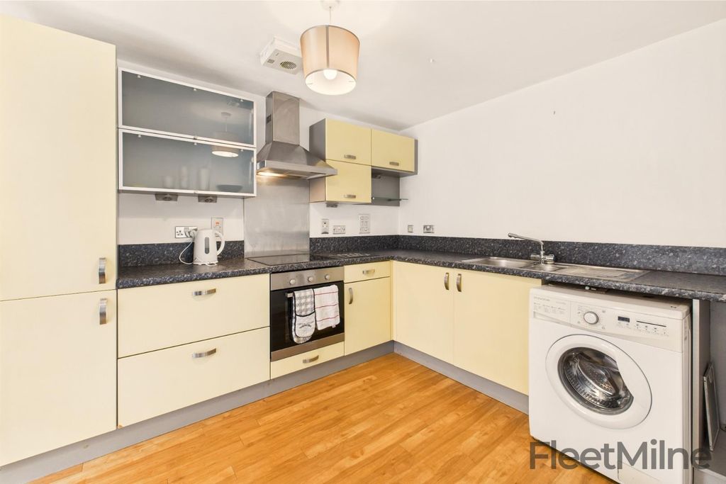 Property photo 3 of 16 Kitchen