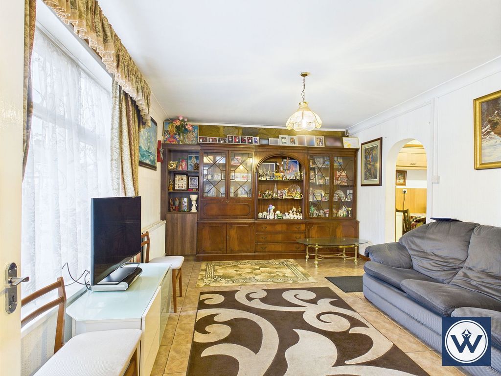 Property photo 3 of 32
