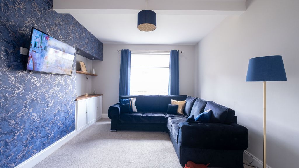 Property photo 2 of 25