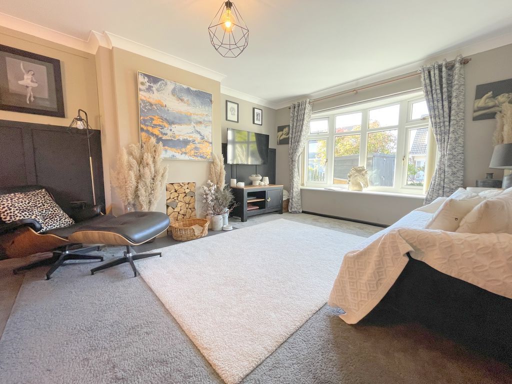 Property photo 3 of 23 Marsh Way