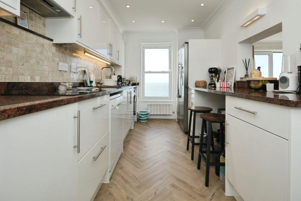 3 bed flat for saleKings Road, Brighton BN1 photo 4