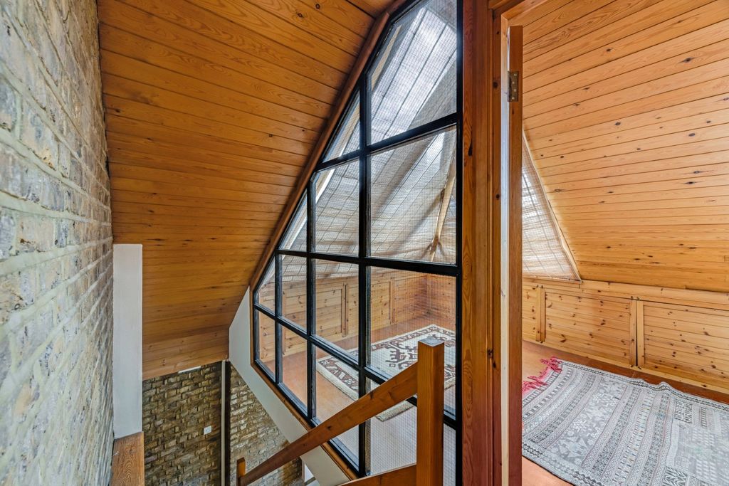 Property photo 3 of 11 Picture No. 15