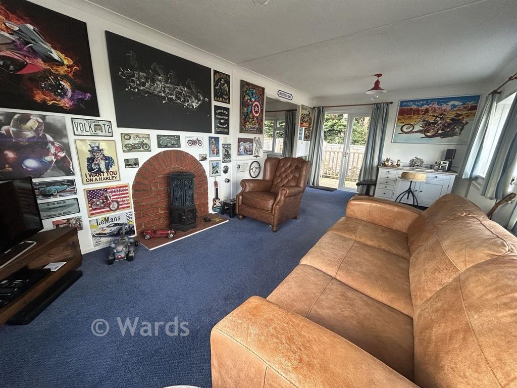 Property photo 3 of 10 Lounge