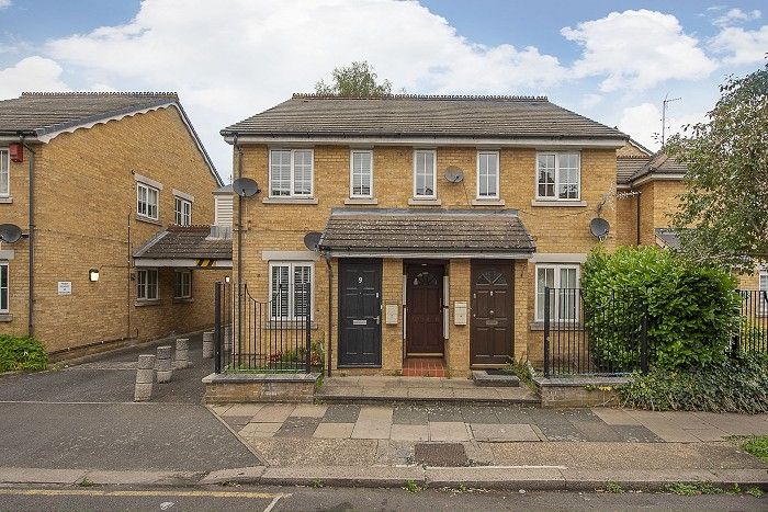 Property photo 1 of 6 15-Bodmin-Street-...