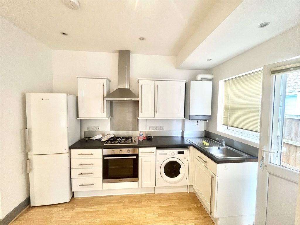 Property photo 2 of 7 Picture No. 17