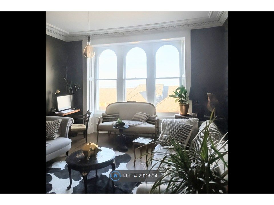 Property photo 1 of 18 Lounge With View Over The River Tay
