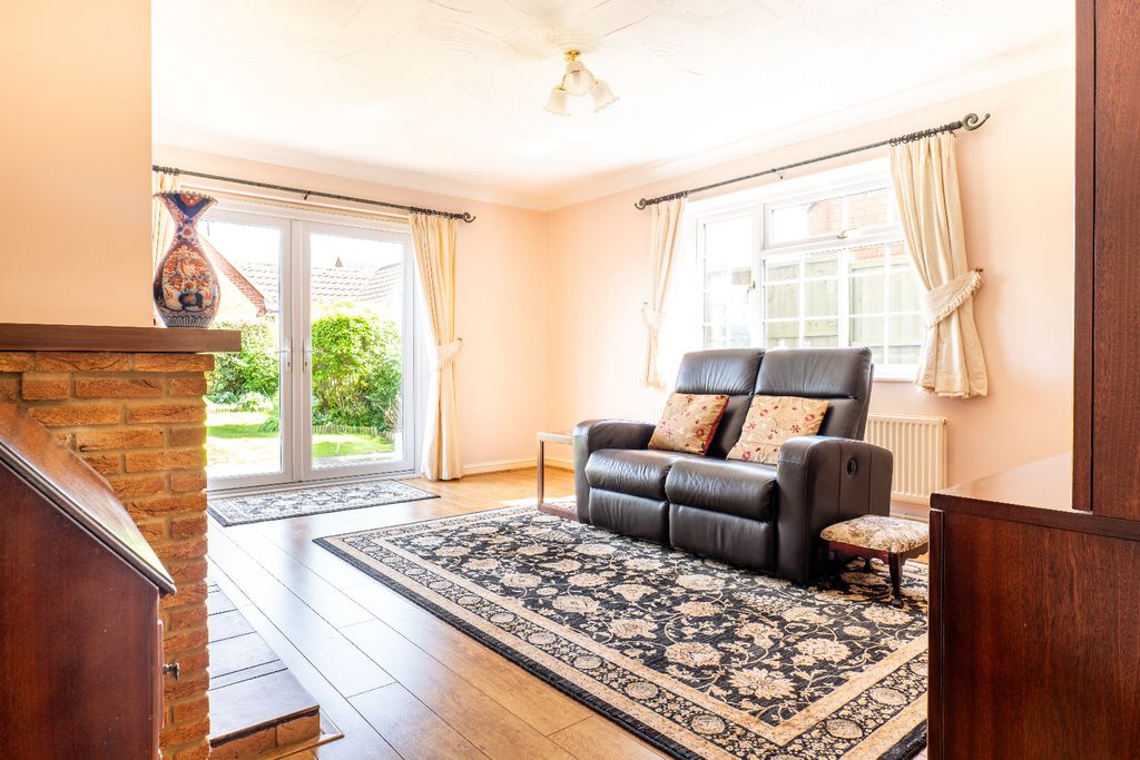 Property photo 2 of 11 4029445