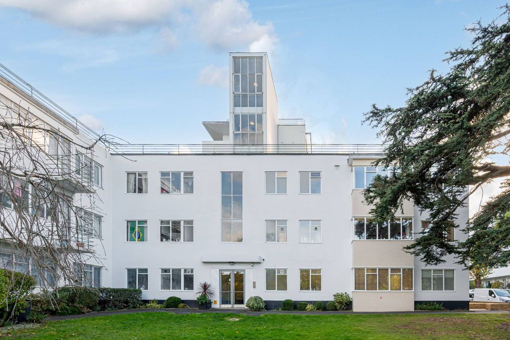 Property photo 2 of 8