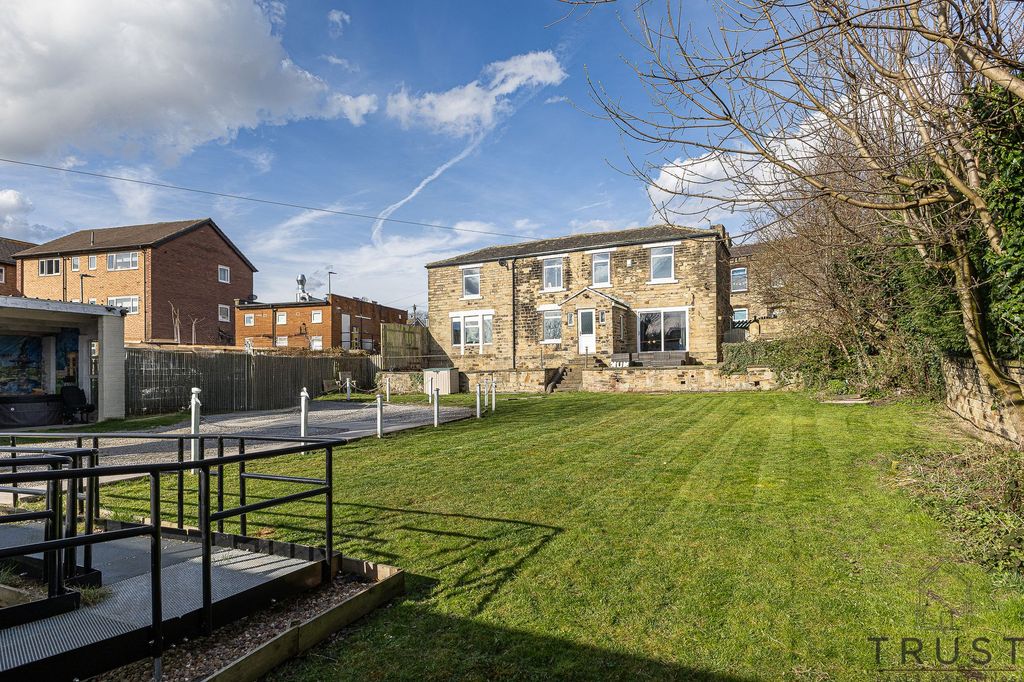 Property photo 1 of 74