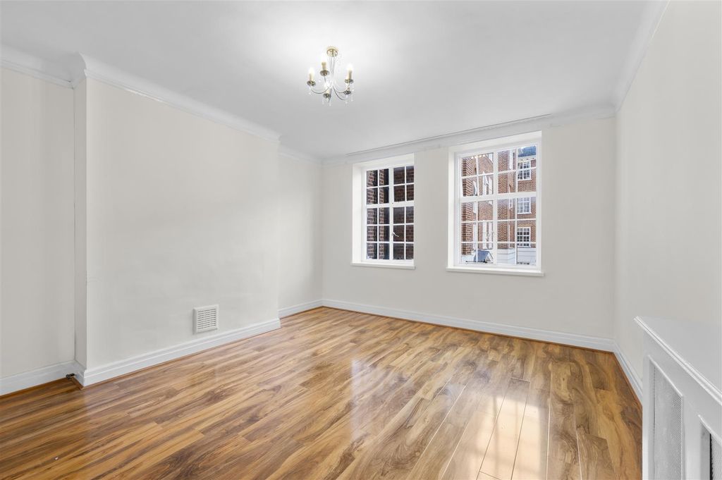 Property photo 2 of 15 12 Albemarle,8.Jpg