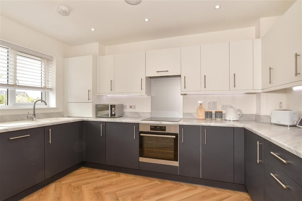 Property photo 2 of 12 Kitchen