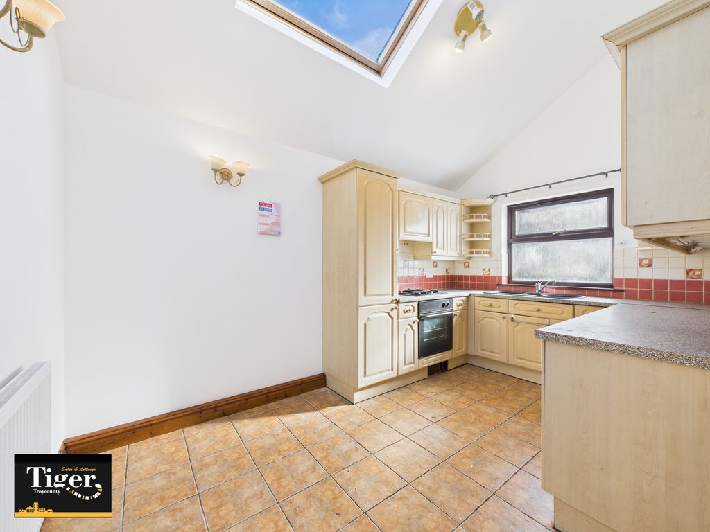 Property photo 3 of 16 Cam03440G0-Pr0443-Still003