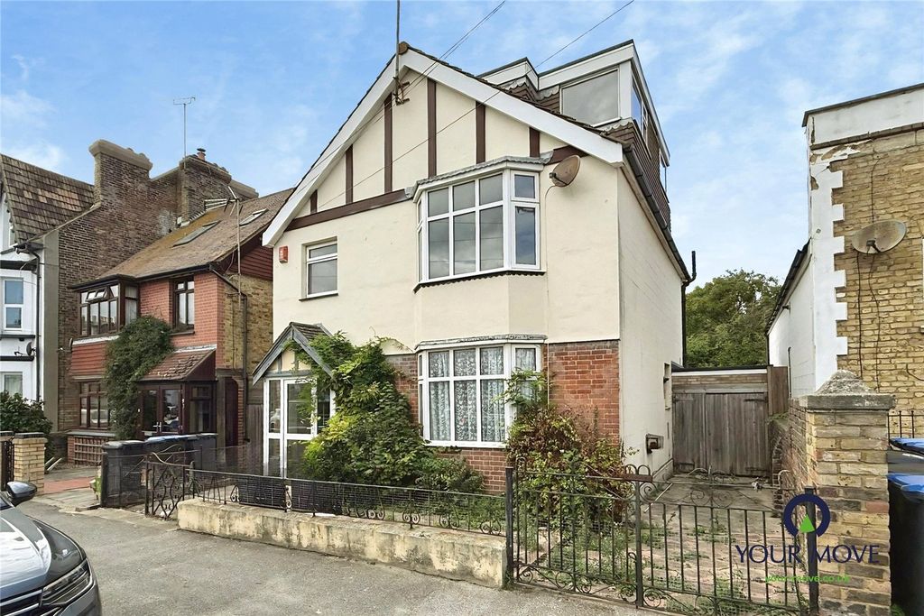Property photo 1 of 18 External