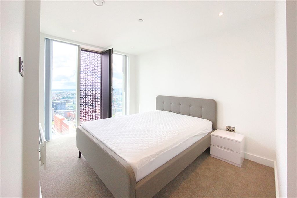 Property photo 2 of 13 (Main)