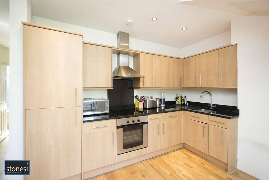 Property photo 3 of 7 Kitchen