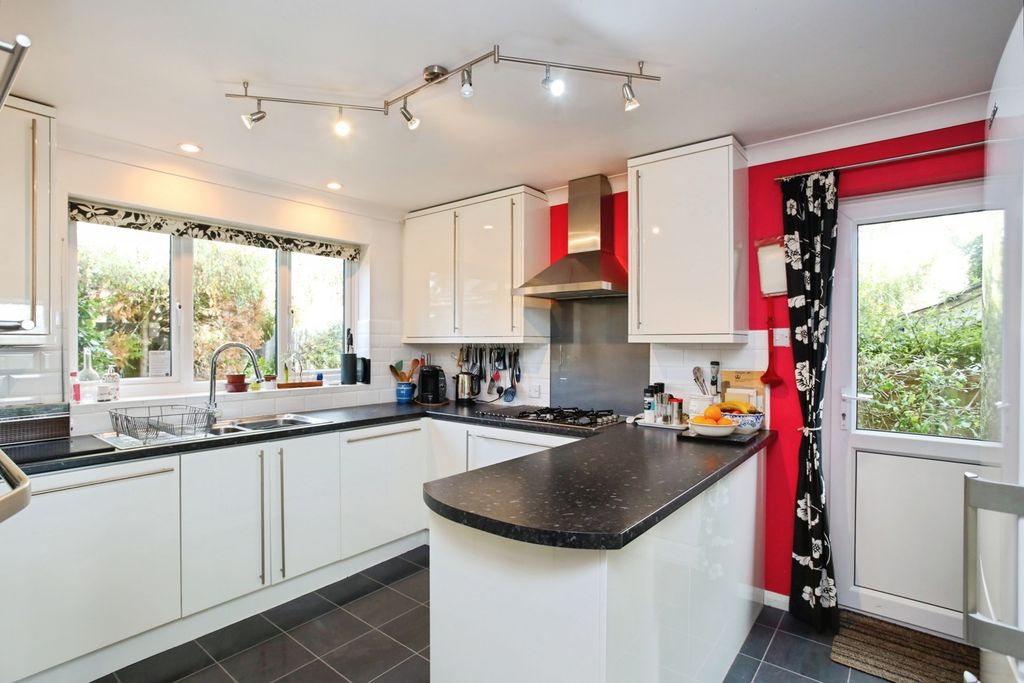 Property photo 3 of 15 Kitchen