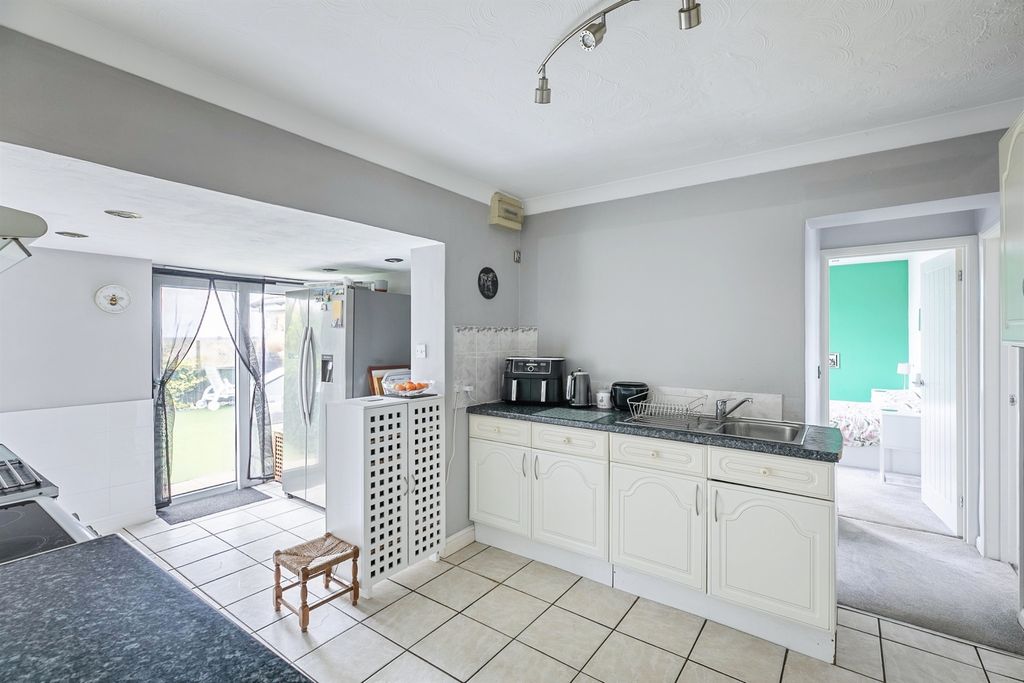 Property photo 3 of 22