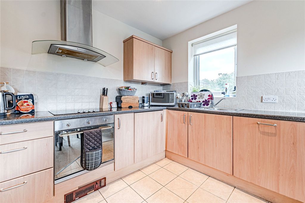 Property photo 3 of 9 Kitchen