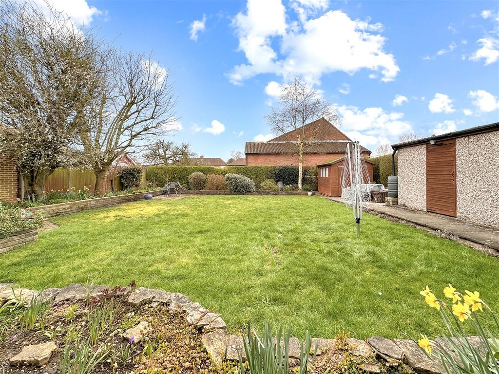 Property photo 3 of 19 Lovely Private Garden 167
