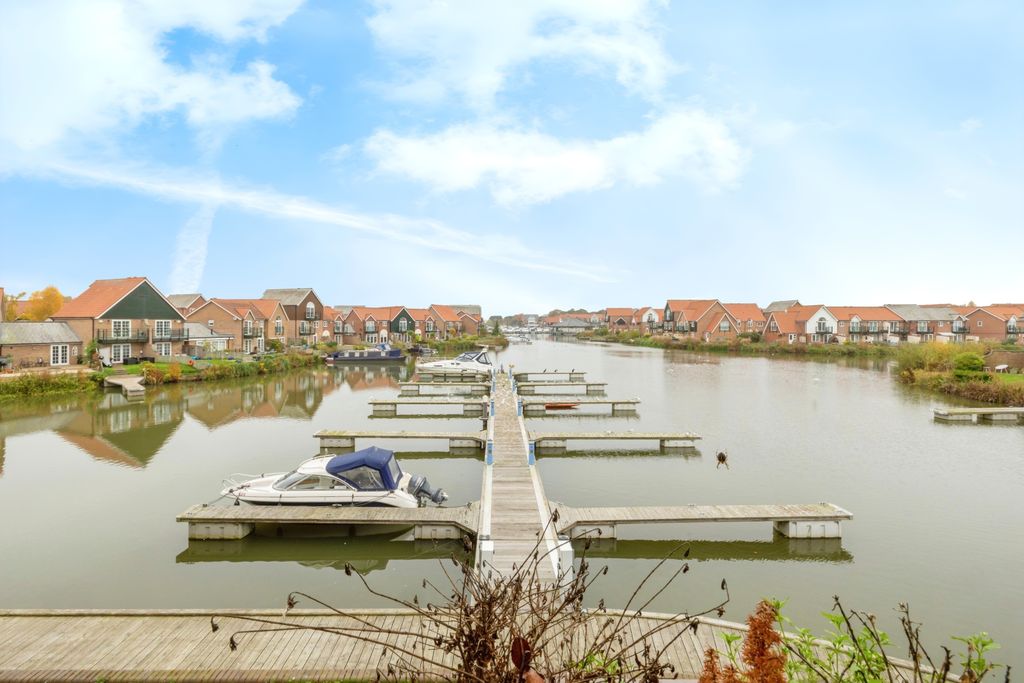 Property photo 2 of 18 Rear View