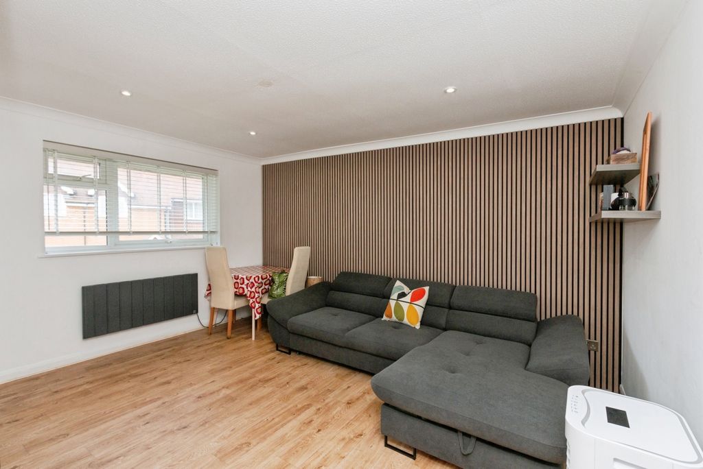 Property photo 2 of 6 Pbox-Img.Jpg