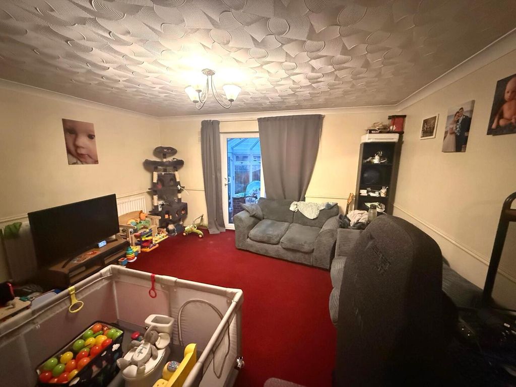 Property photo 2 of 6 Living Room