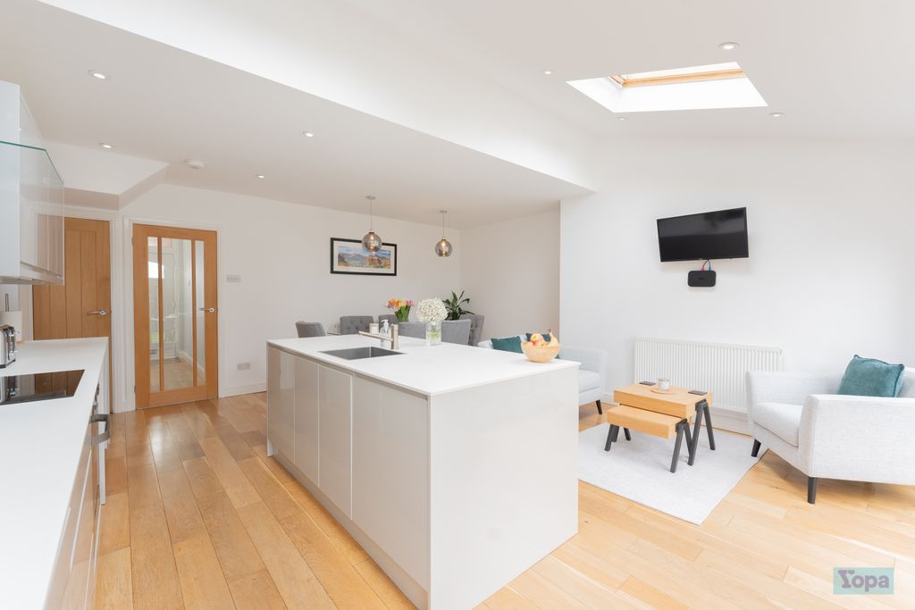 Property photo 3 of 20 Stylish Kitchen/Diner