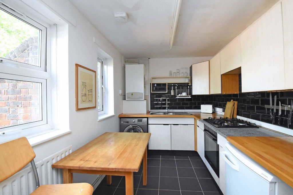 Property photo 3 of 6