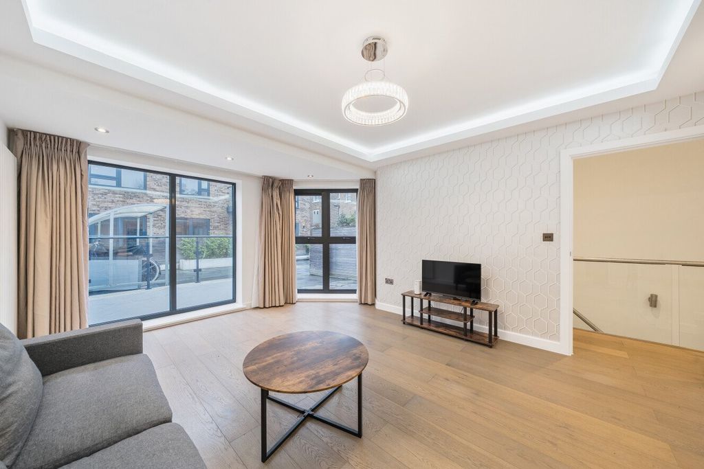 Property photo 2 of 13 Picture No. 16