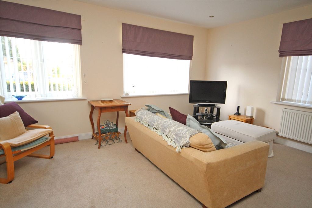 Property photo 3 of 11 Picture No. 02