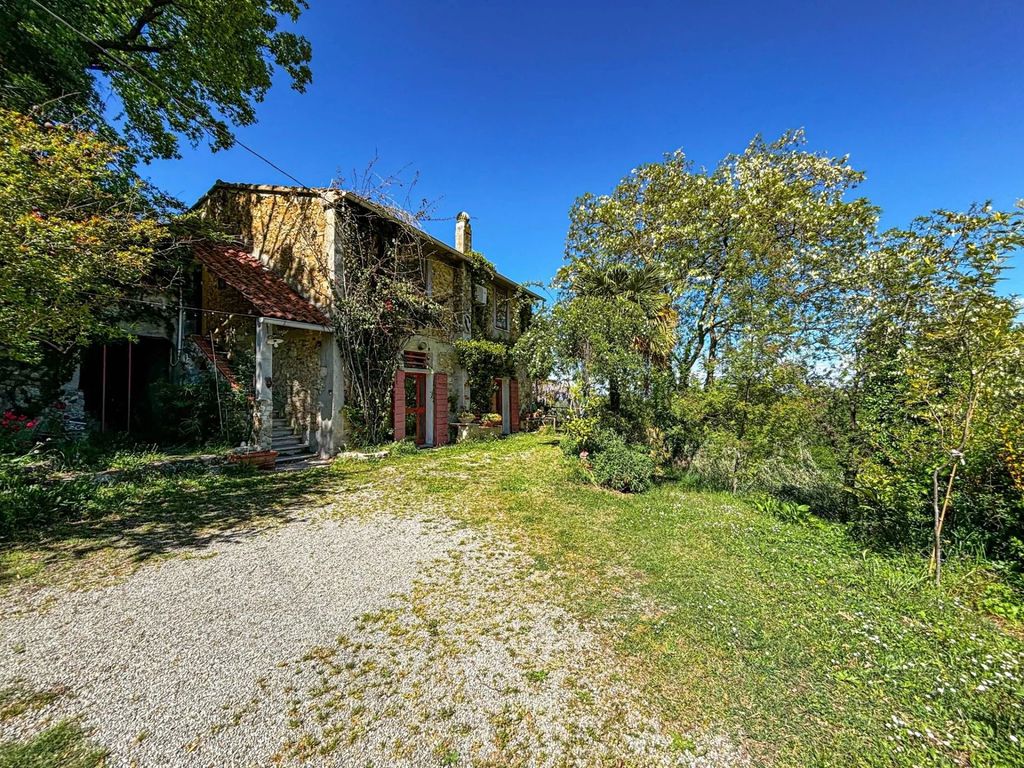 Property photo 2 of 25