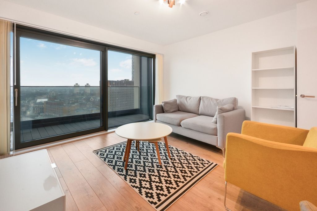 Property photo 3 of 13 Dsc_1801_High