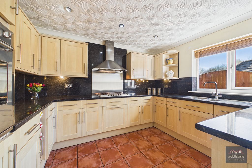 Property photo 2 of 34 Photo 29