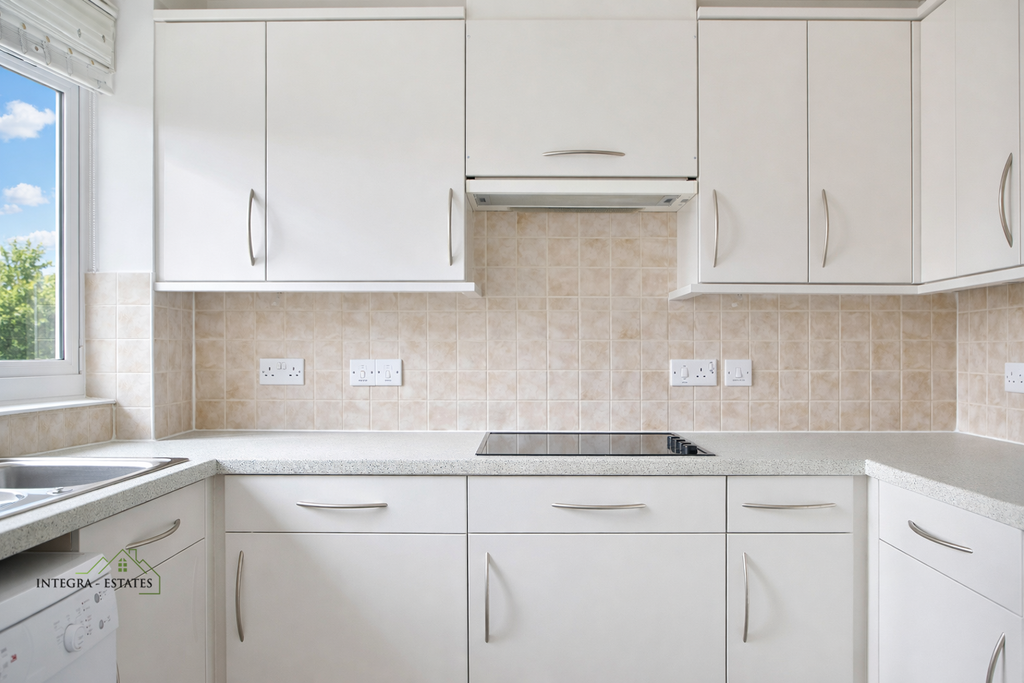 Property photo 3 of 19 Harewood Court Warlingham Cr6 Modern And Light Fitted Kitchen