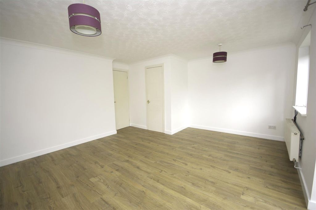 Property photo 3 of 8 3.Jpeg