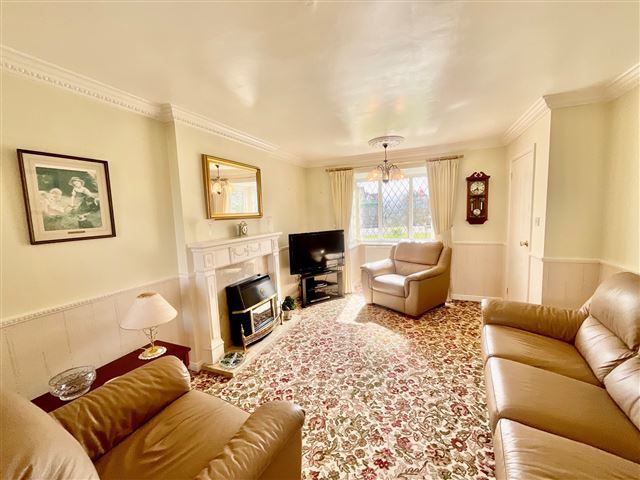 Property photo 3 of 21 Lounge