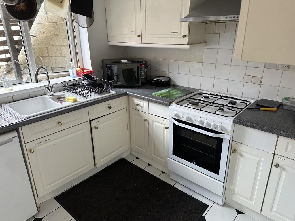 Property photo 1 of 6 Kitchen