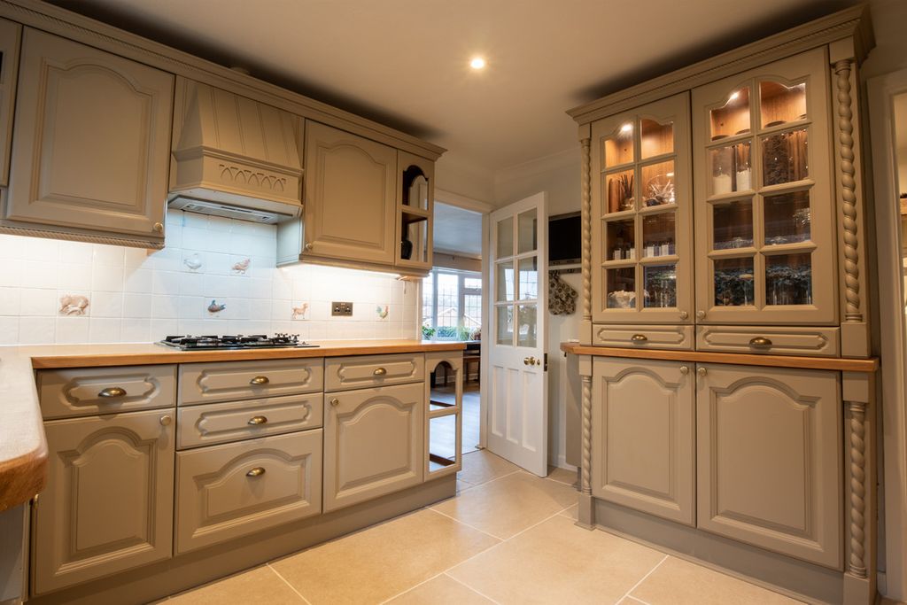 Property photo 3 of 20