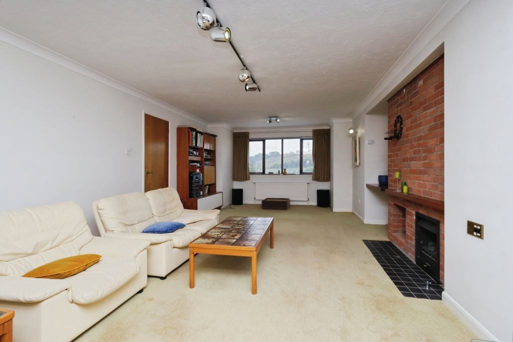 Property photo 3 of 20 Pbox-Img.Jpg