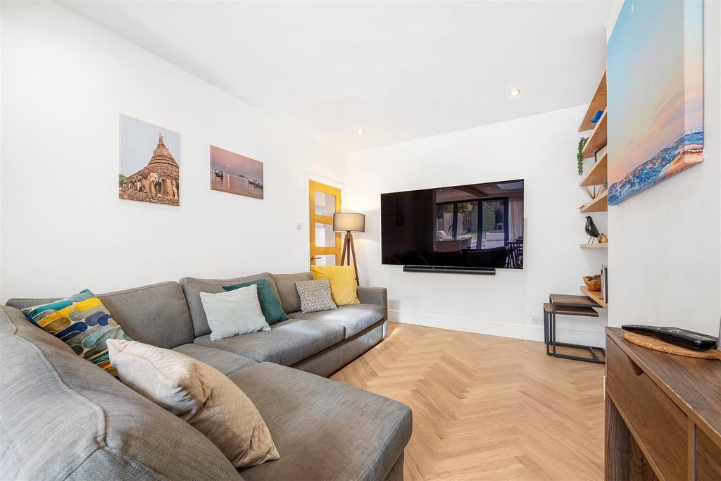 Property photo 2 of 16 Birkbeck Road-4.Jpg