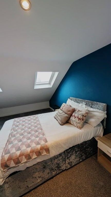 Property photo 1 of 10 Bedroom