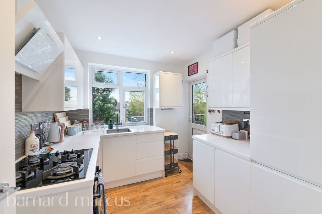 Property photo 2 of 9 Image