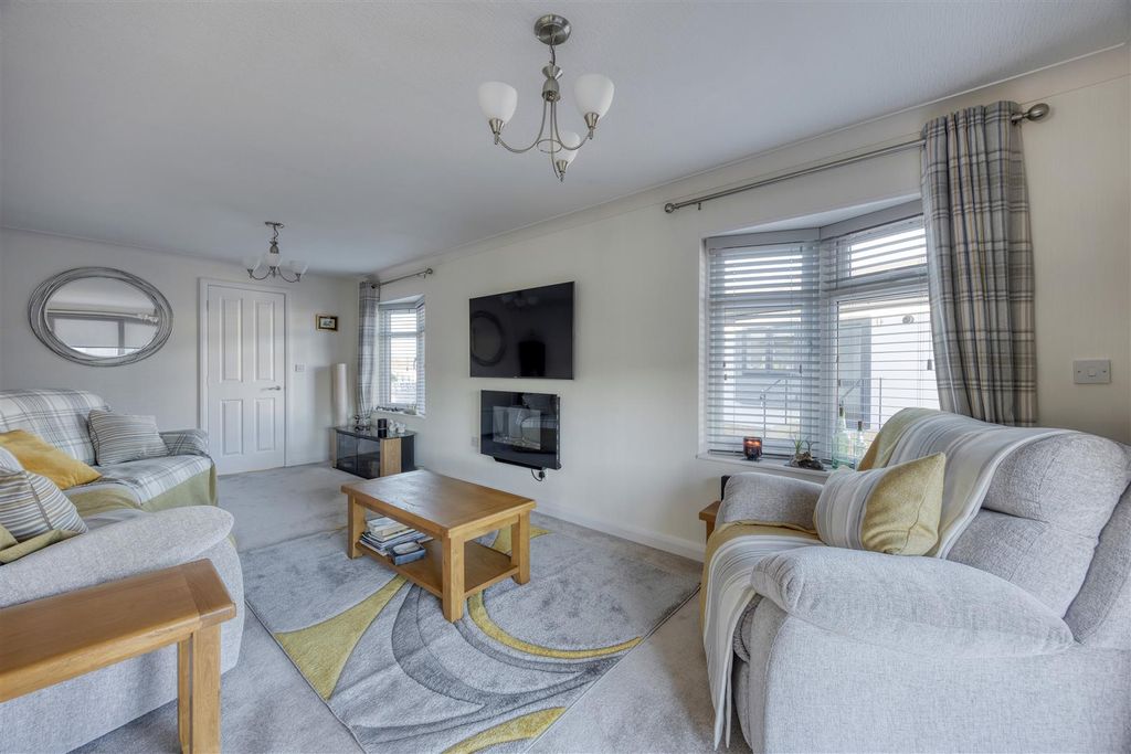 Property photo 2 of 19 8_Maple_Crescent_Red_Deer_Village_009.Jpeg