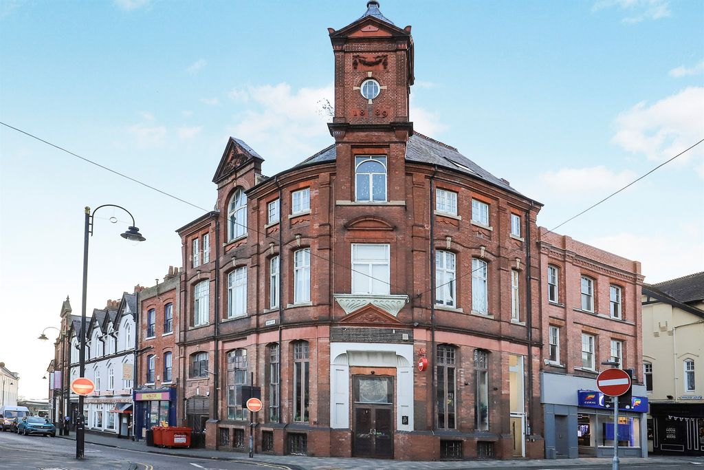 Property photo 1 of 15