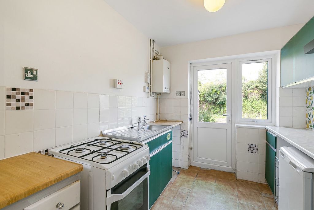 Property photo 3 of 18 Kitchen