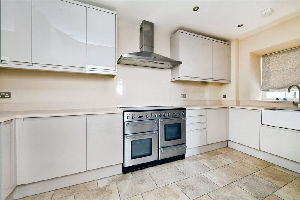 Property photo 3 of 21 Interior