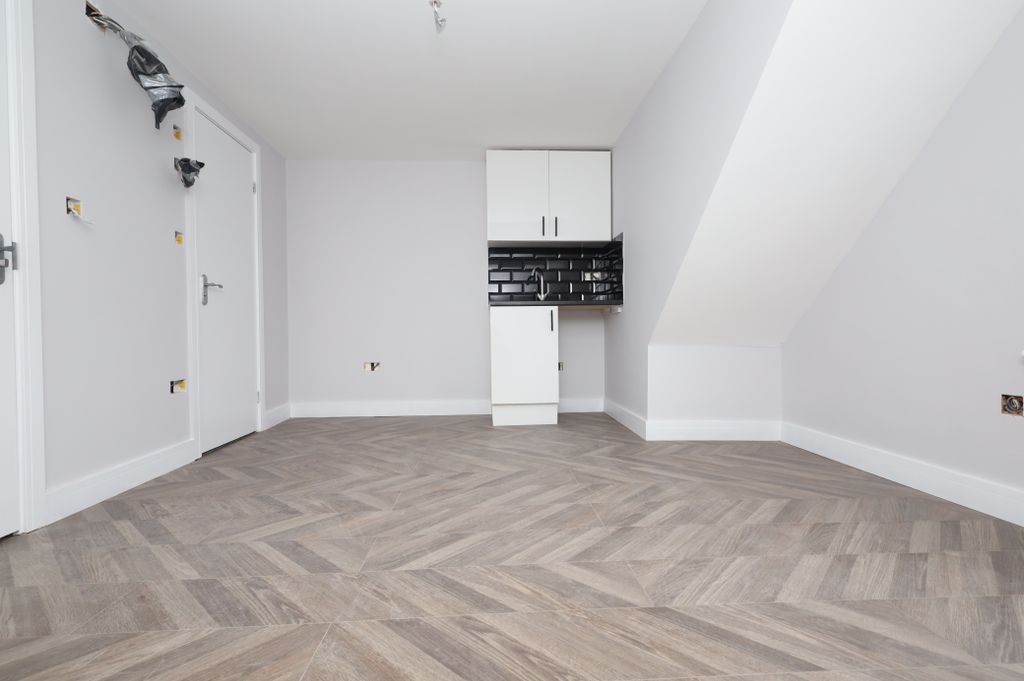 Property photo 1 of 2